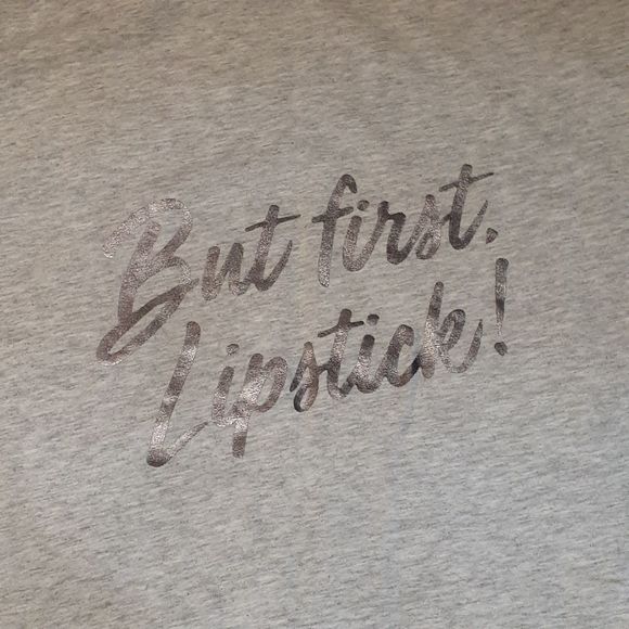 Roaman's Heather Gray "But first, lipstick!" Metallic Slogan T-shirt 14/16 NWOT - Picture 2 of 6